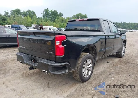 2021 Chevrolet Silverado 1500 4Wd Double Cab Standard Bed Custom z USA, uszkodzony, nr VIN 1GCRYBEF4MZ449904